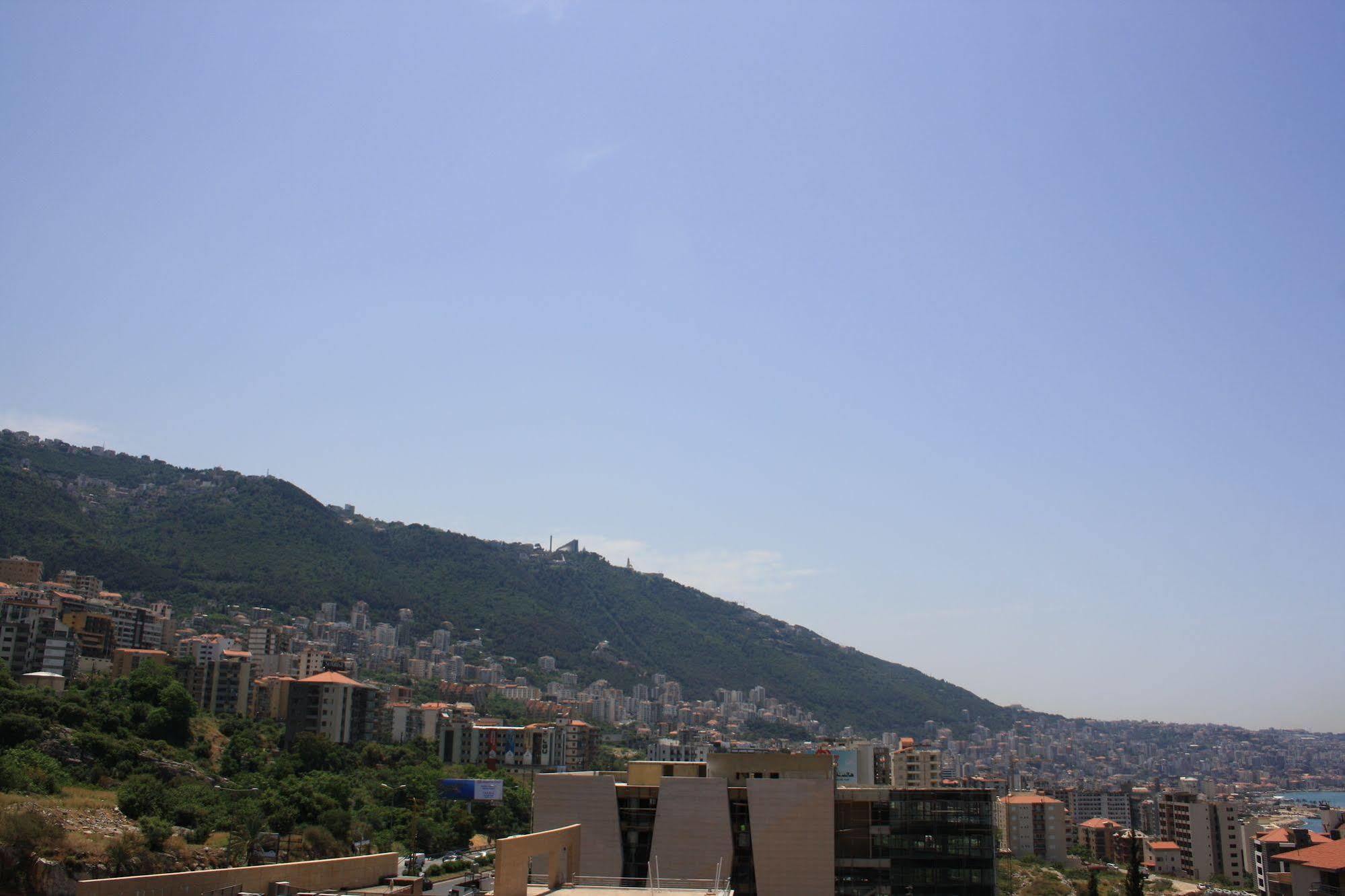 فندق كميلوت جونية المظهر الخارجي الصورة